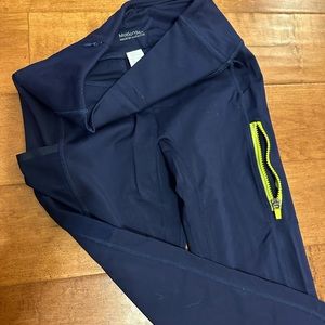 Fabletics motion 365 leggings, side pockets, back zipper, size medium